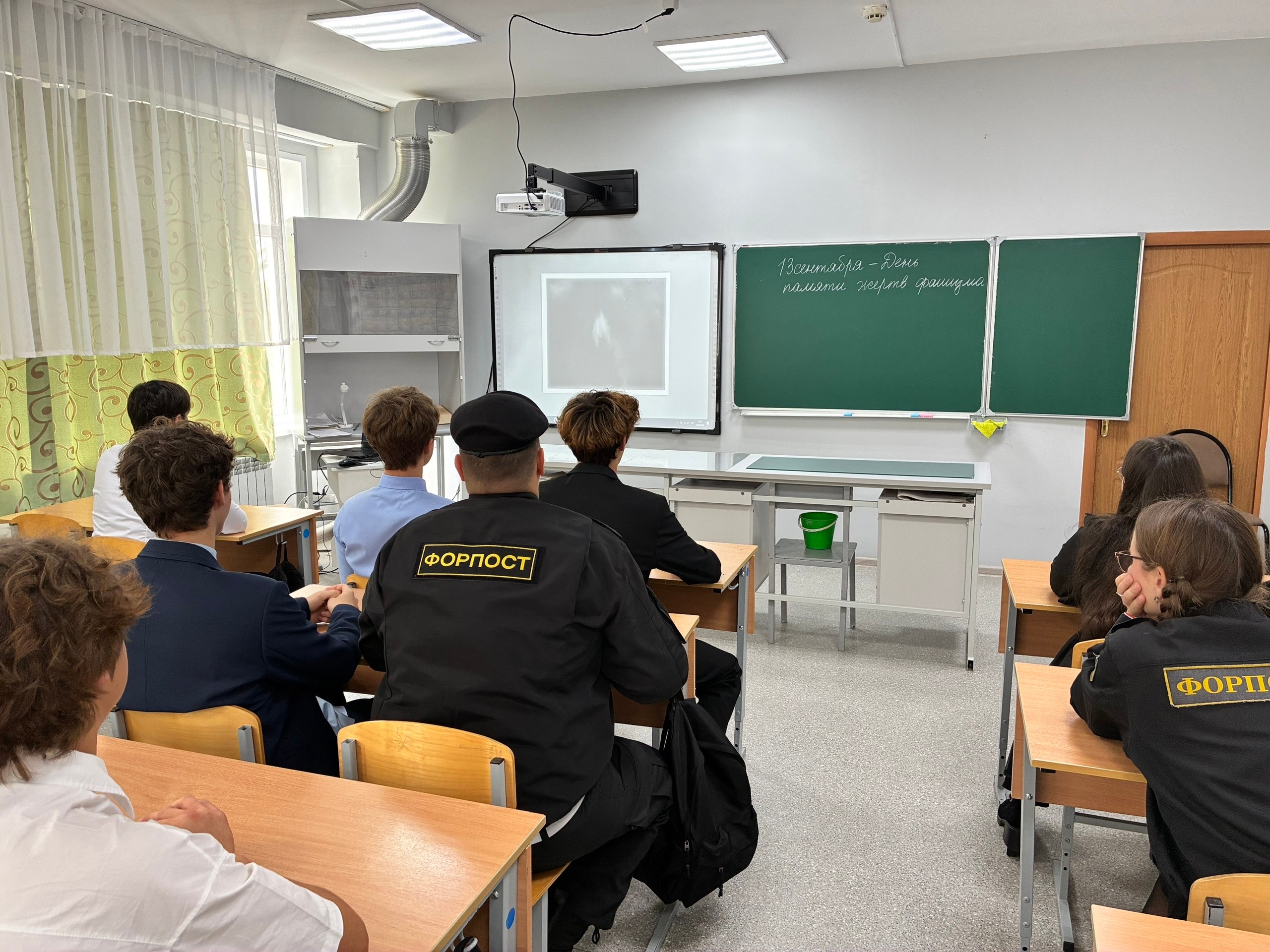 В Камскополянской школе № 1 прошел Урок мужества ко Дню памяти жертв фашизма